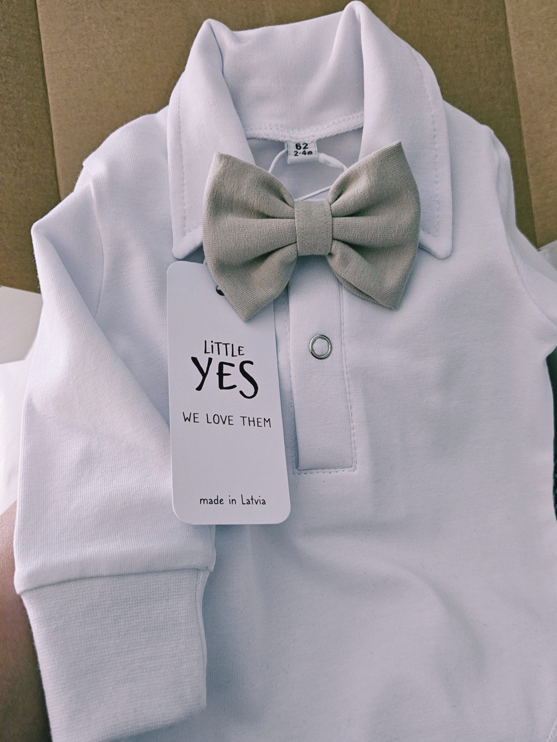 Svētku, kristību tērps mazuļiem ar bēšiem akcentiem no 62-92 izmēram - Image 4