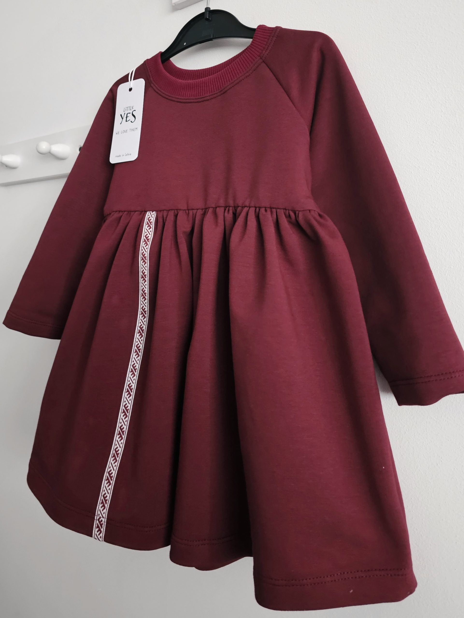 Bordo kleita ar uzšūtu latvisko lenti no 80-140 izmēram - Image 3