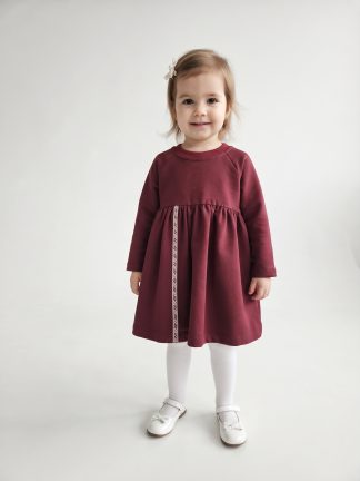 Bordo kleita ar uzšūtu latvisko lenti no 80-140 izmēram